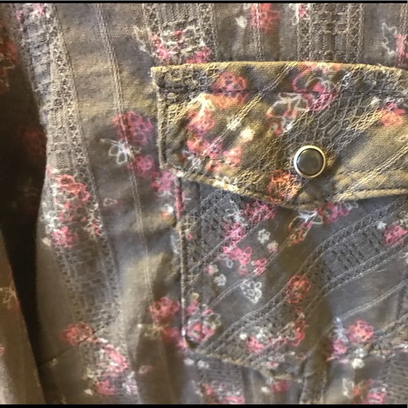 Bit & Bridle long sleeved Cowgirl Shirt. 🐴 - Picture 3 of 3